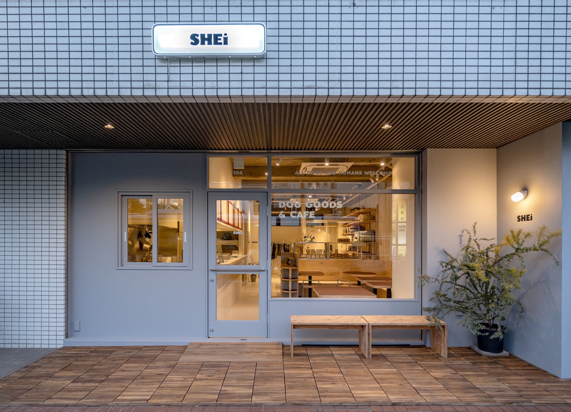 DOG GOODS & CAFE SHEiの店舗画像1